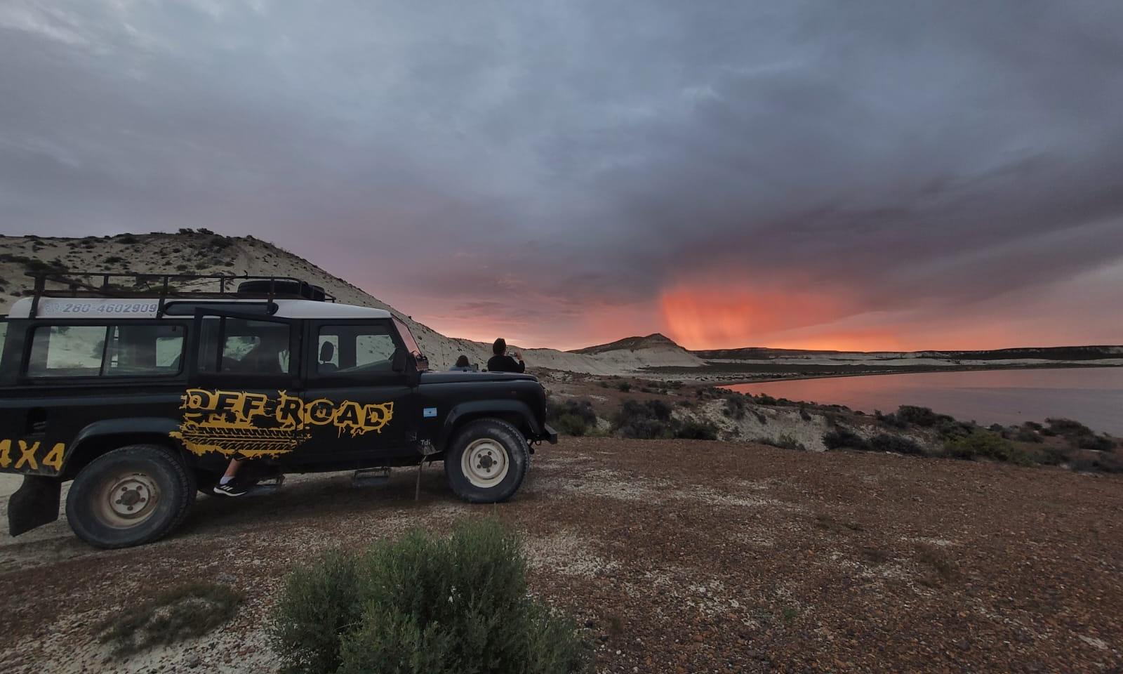 Saludo al Sol - 4x4 en Cerro Avanzado al atardecer con picada